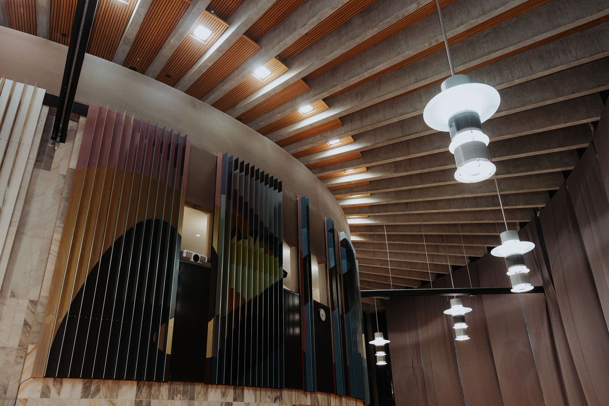 photo of concrete architectural support beams showing circular shape of the hall